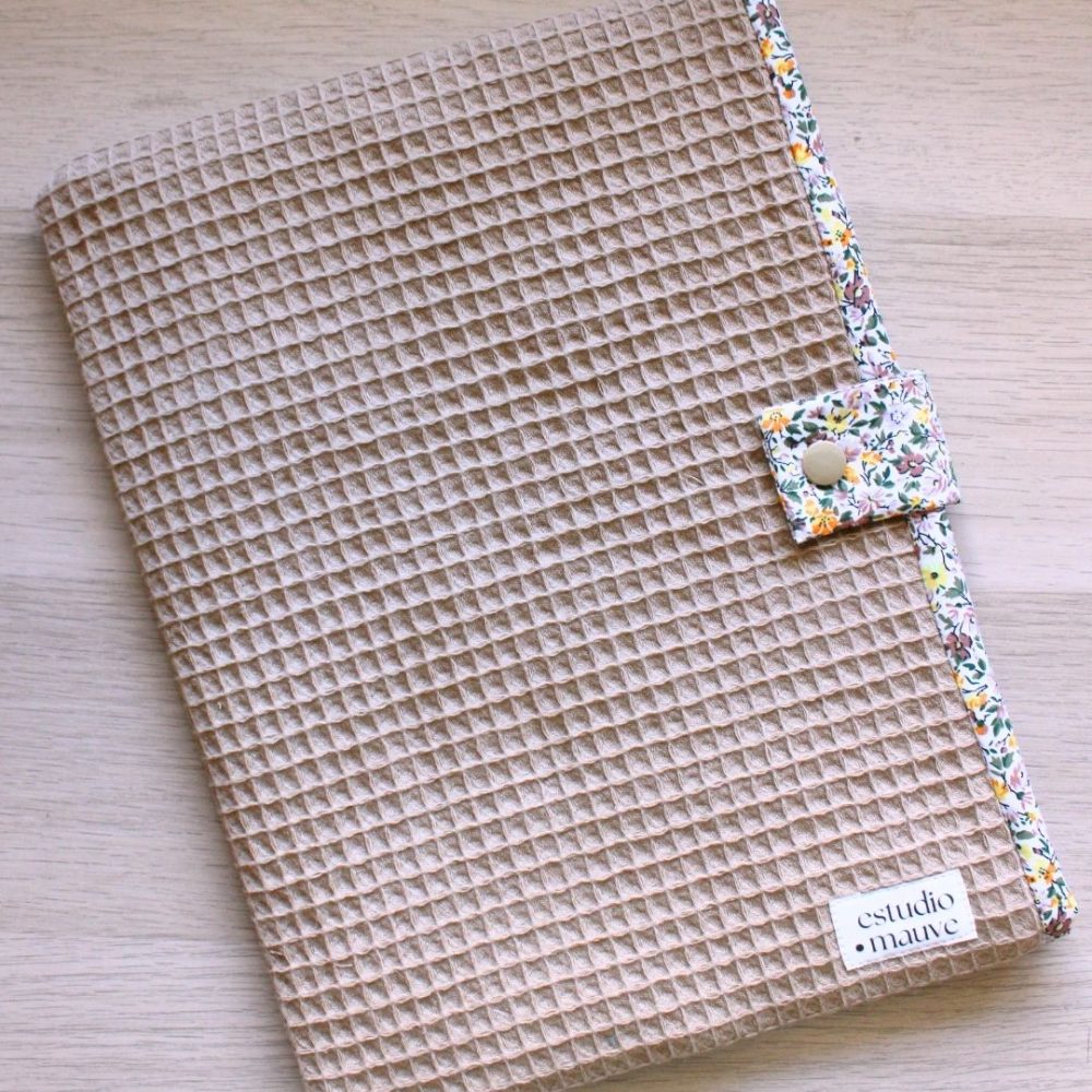 Funda iPad con cierre de botón